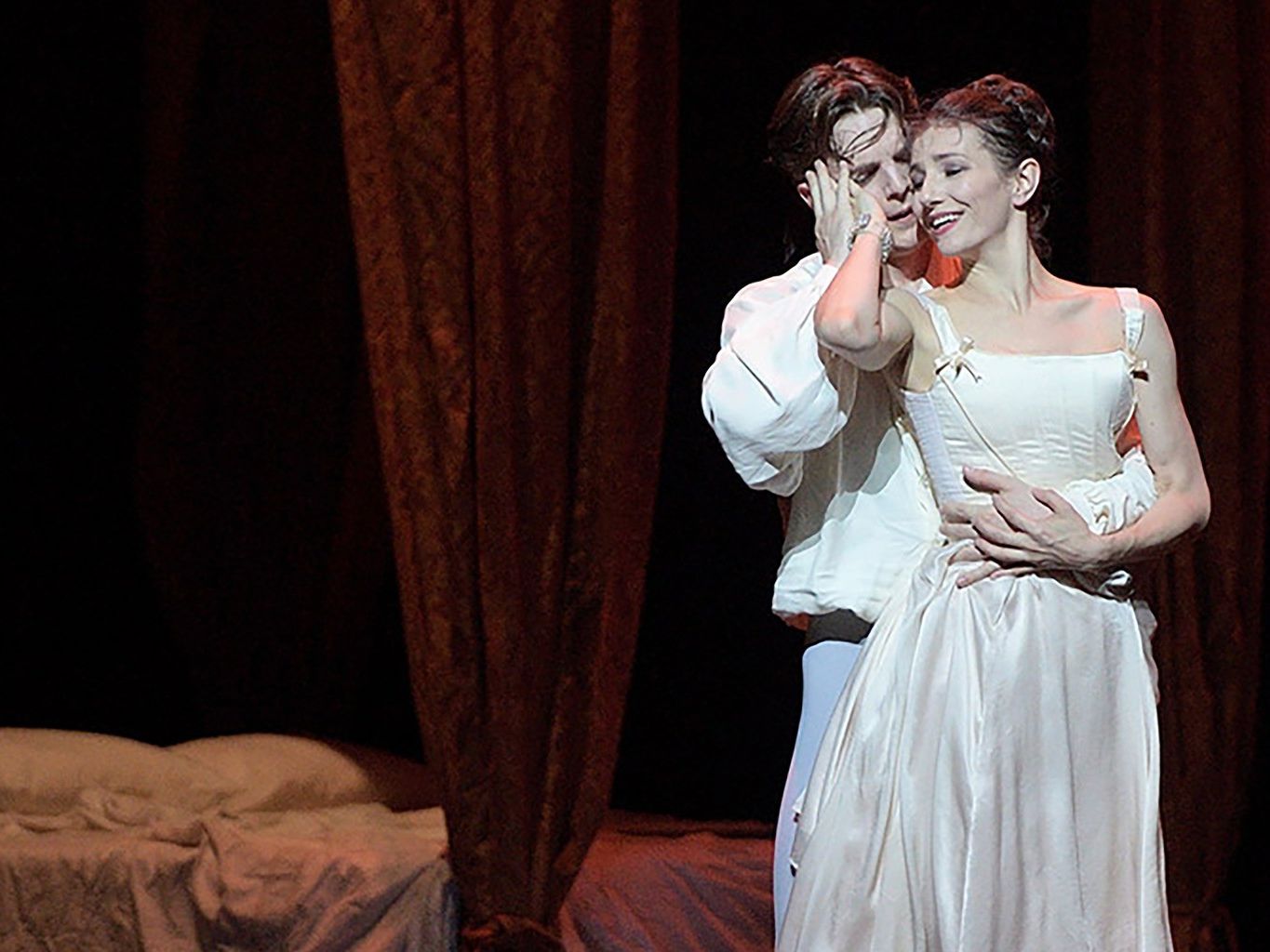 Alina Cojocaru as Manon, with Joseph Caley as Des Grieux, at Manchester Opera House. 