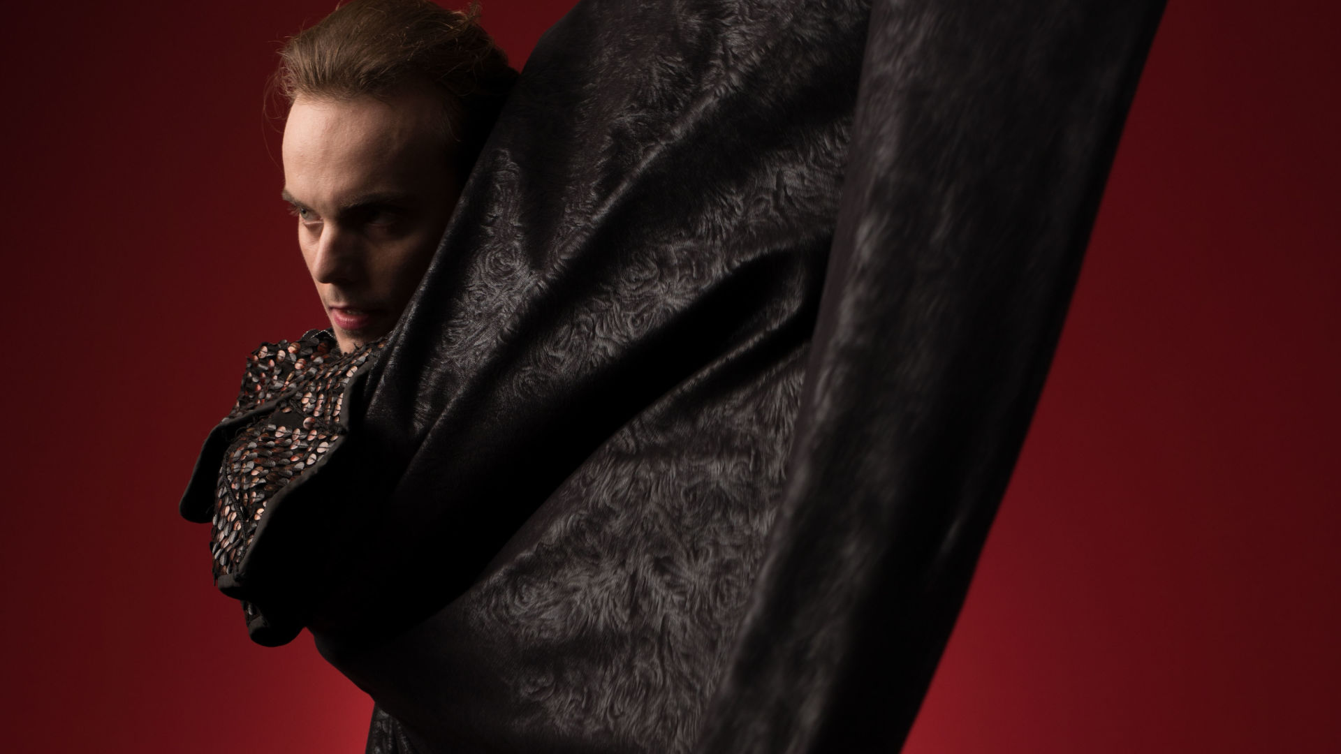 Behind the Curtain and Cast - Dracula