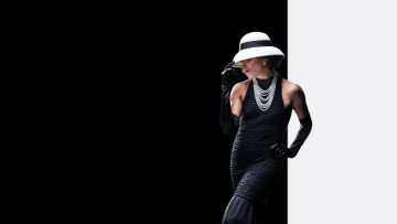 Coco Chanel: the Life of a Fashion Icon
