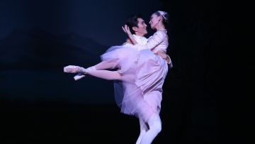 Queensland Ballet Principal Dancers Meng Ningning and Hao Bin perform in Ben Stevenson's Cinderella in 2013. The first season of Li's 2013 season. Photographer David Kelly
