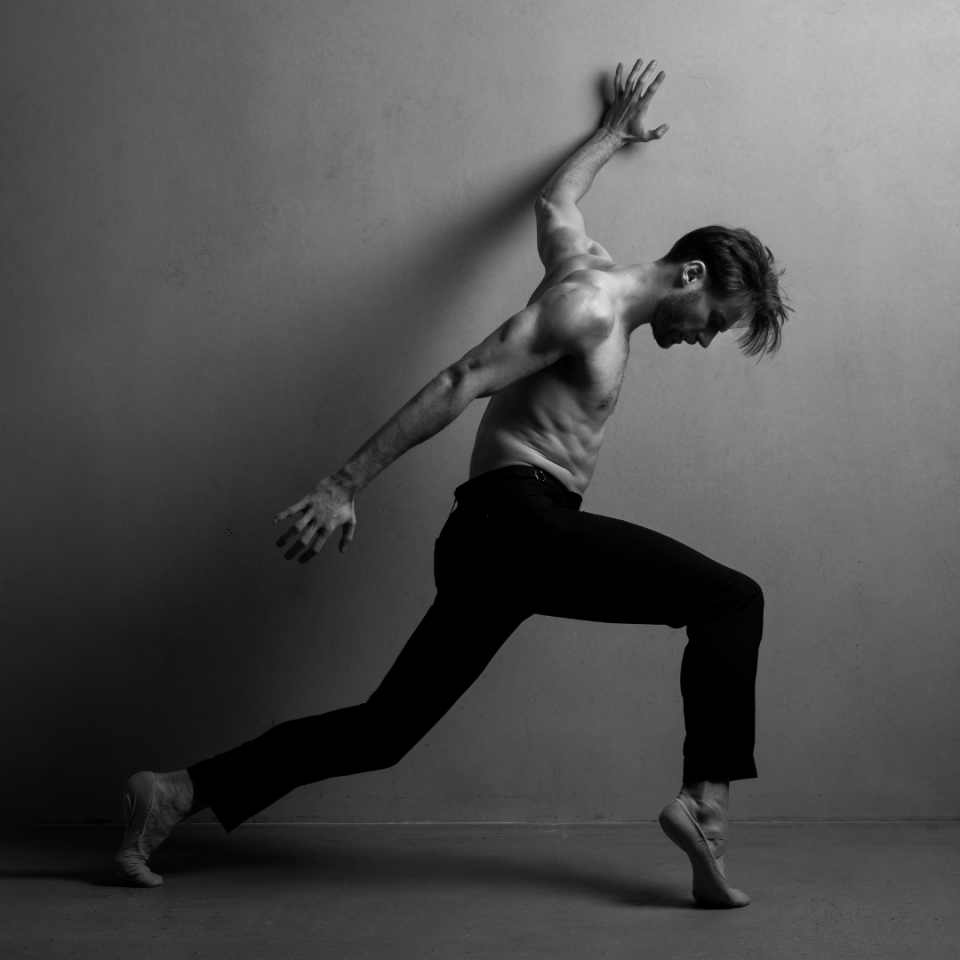 Dancer Secures International Contract with Ballet Zürich, Switzerland
